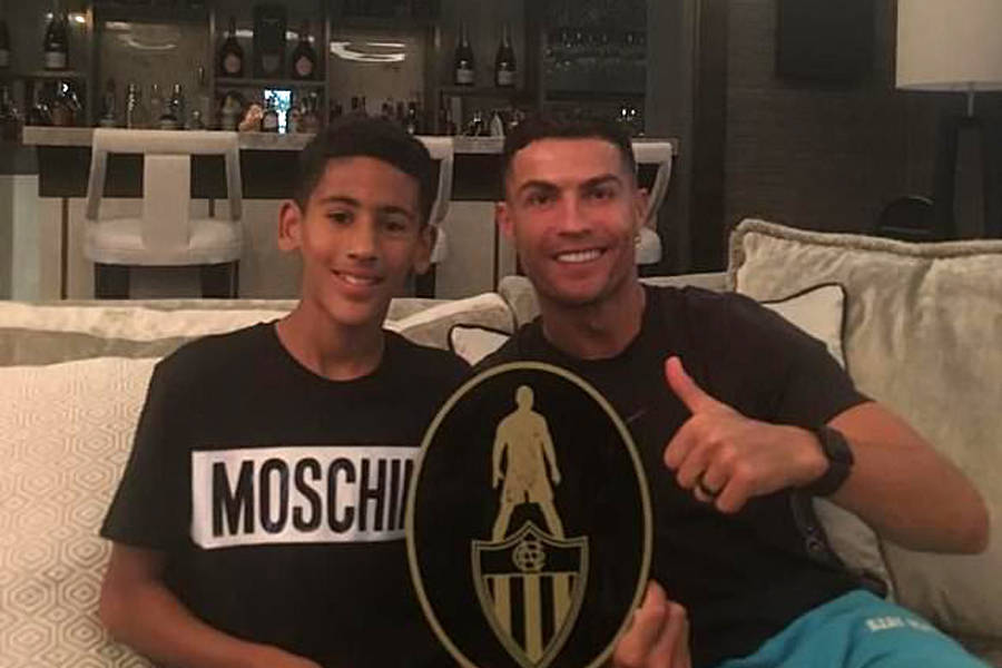 阿莫林要求曼联青训新太子学习C罗态度！承诺必定重用，预定队史一纪录