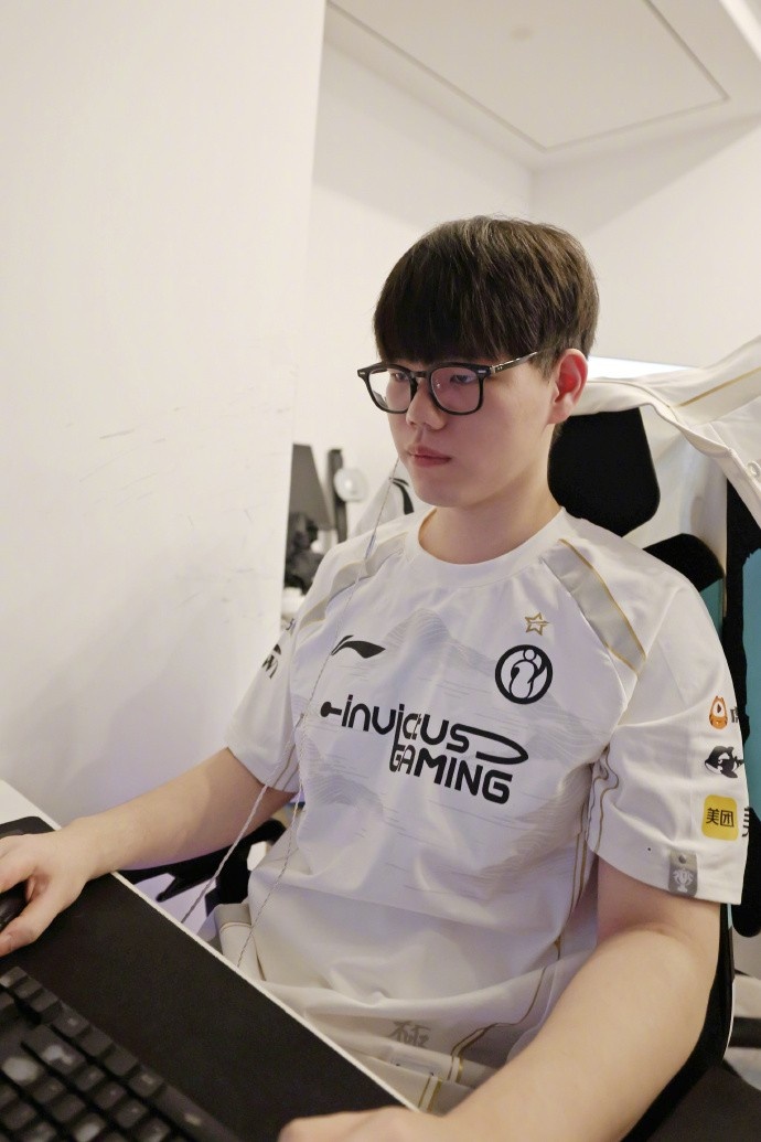 iG官媒发布德杯赛后返图：认真复盘，下场加油